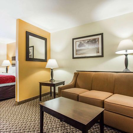 Comfort Suites Clinton Near Presbyterian College Exteriér fotografie