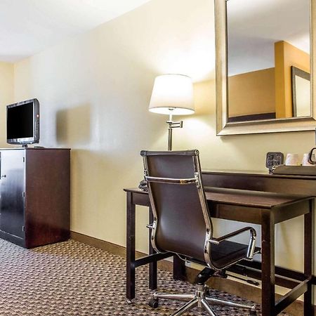 Comfort Suites Clinton Near Presbyterian College Exteriér fotografie