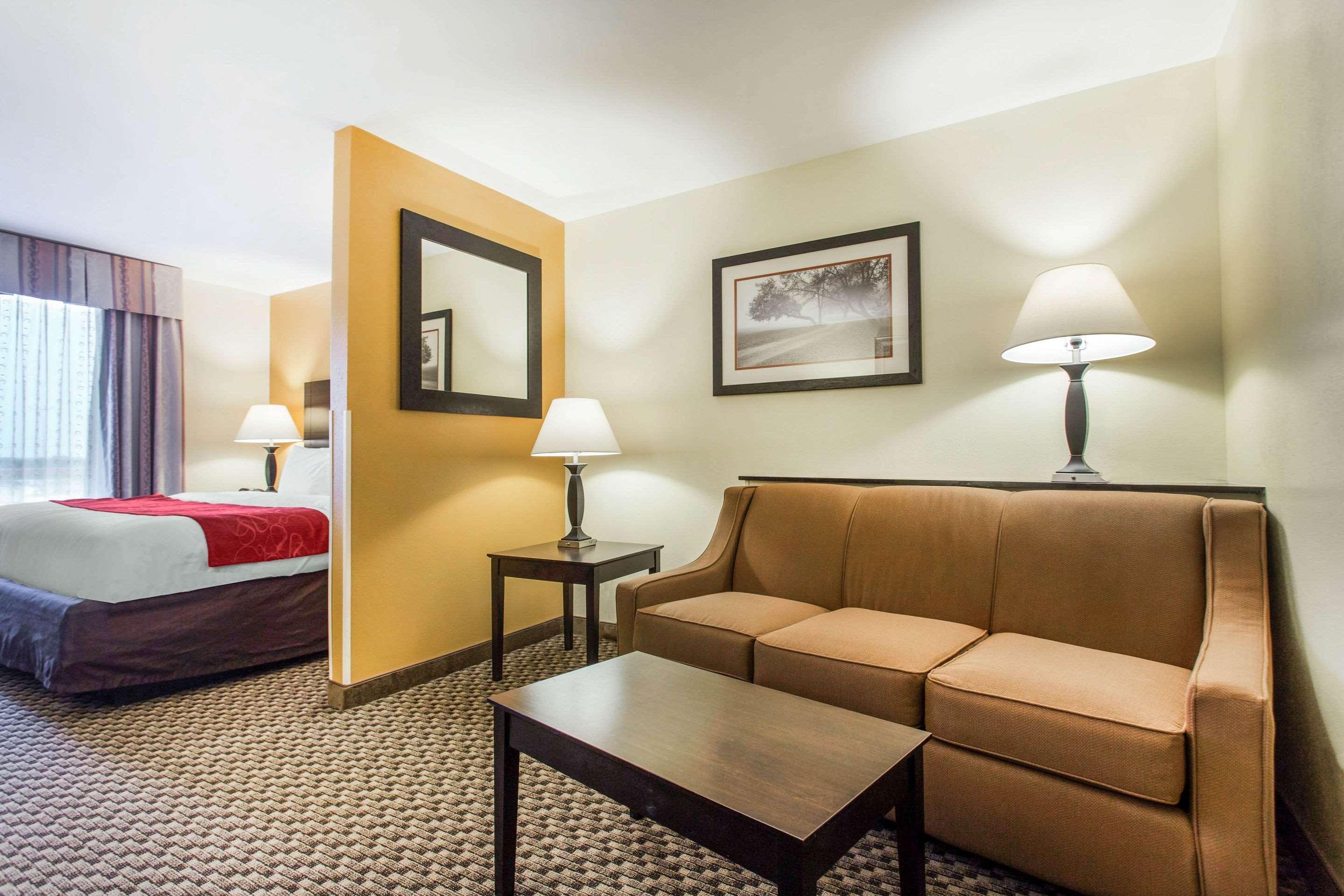 Comfort Suites Clinton Near Presbyterian College Exteriér fotografie