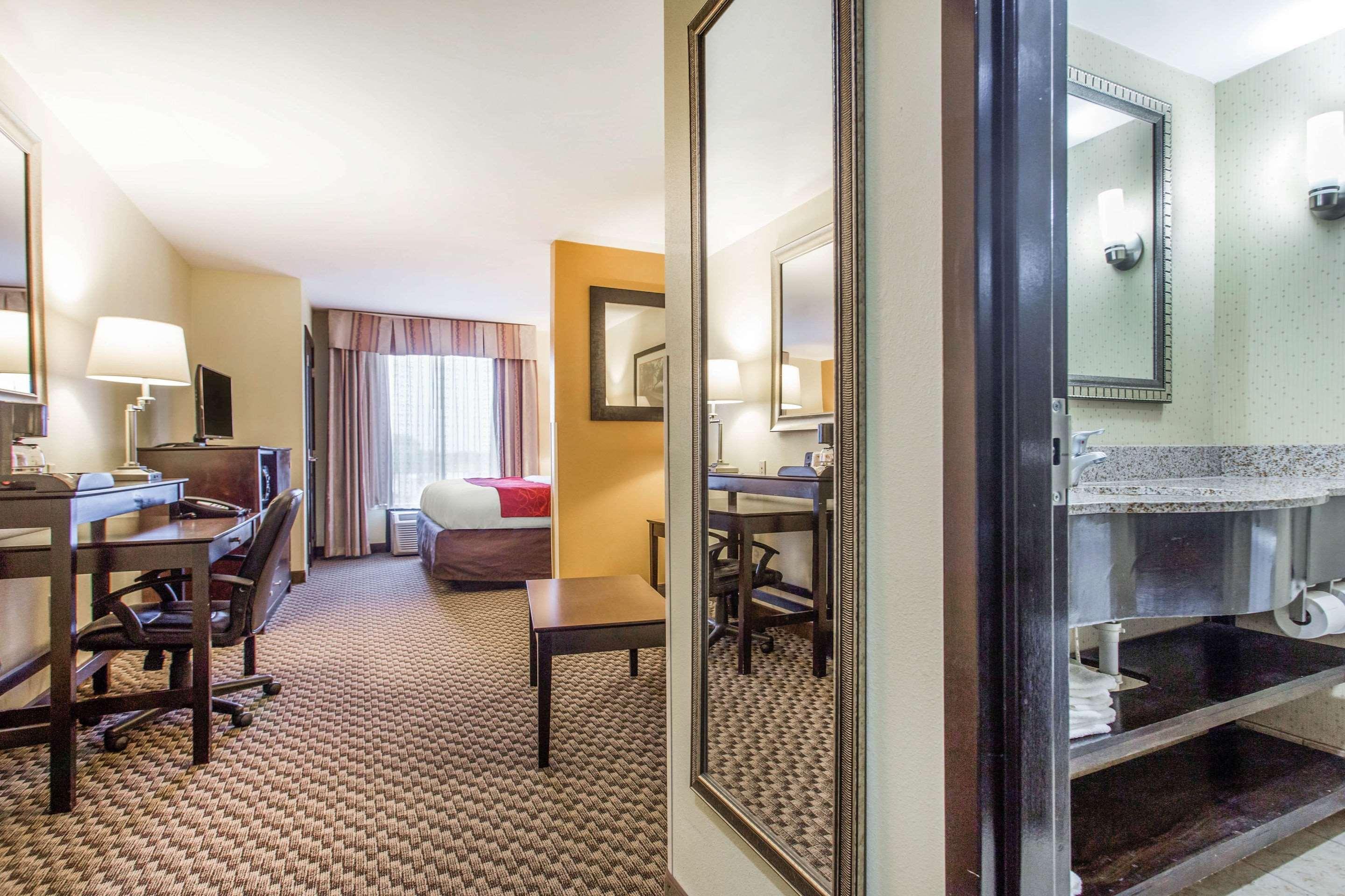 Comfort Suites Clinton Near Presbyterian College Exteriér fotografie