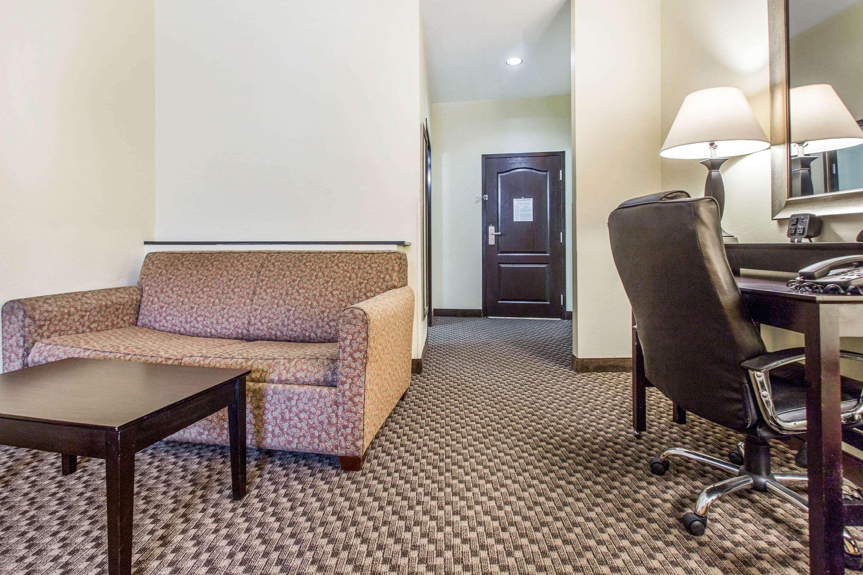 Comfort Suites Clinton Near Presbyterian College Exteriér fotografie