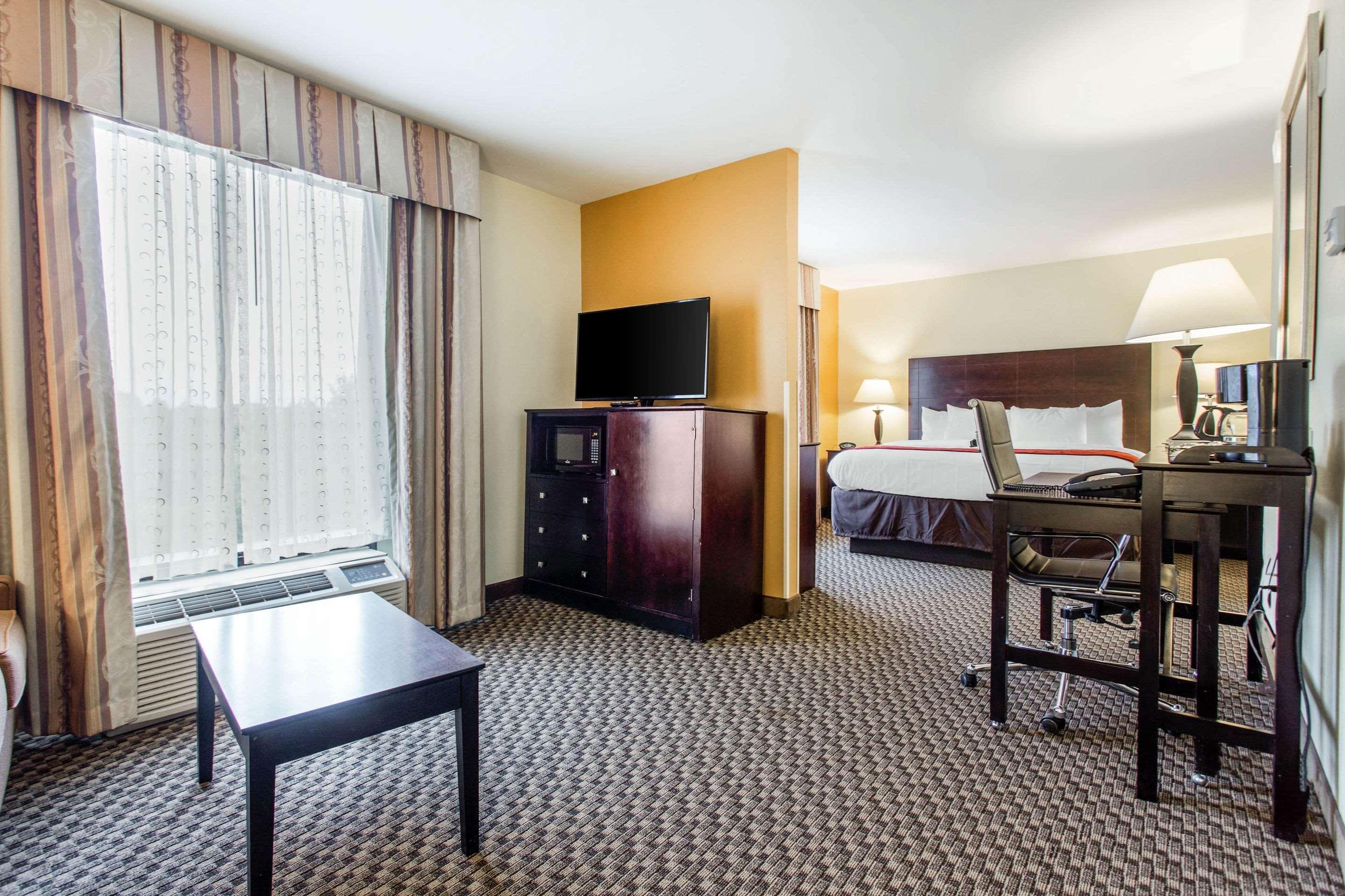 Comfort Suites Clinton Near Presbyterian College Exteriér fotografie
