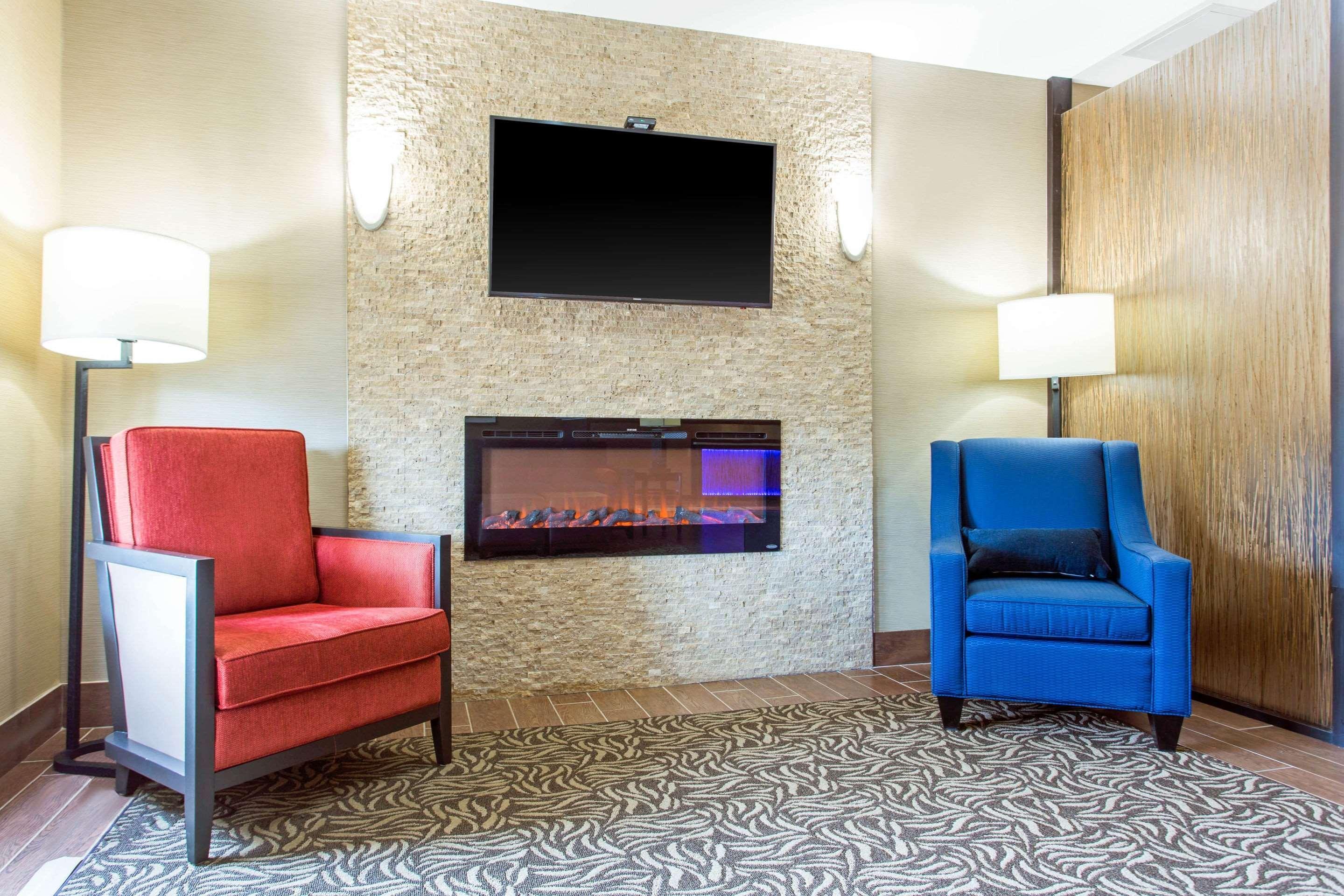 Comfort Suites Clinton Near Presbyterian College Exteriér fotografie