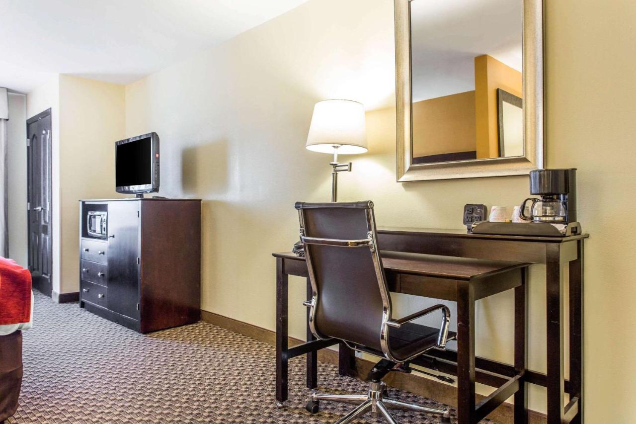 Comfort Suites Clinton Near Presbyterian College Exteriér fotografie