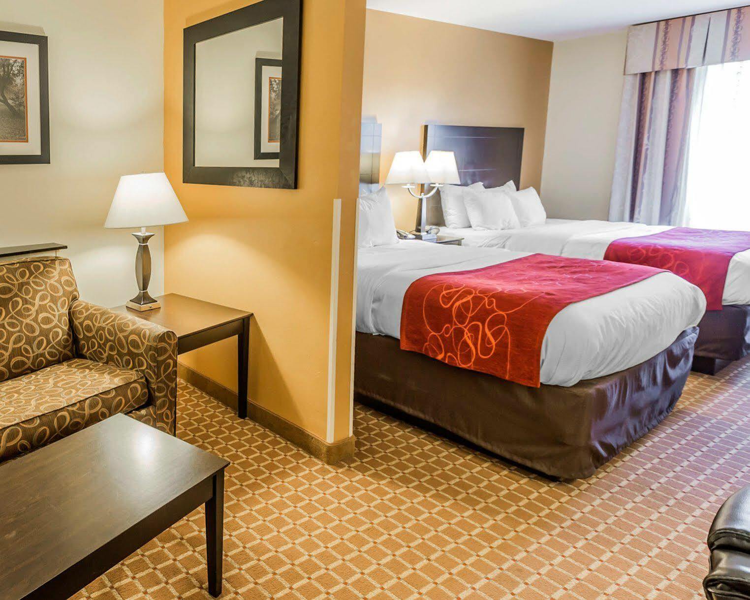 Comfort Suites Clinton Near Presbyterian College Exteriér fotografie